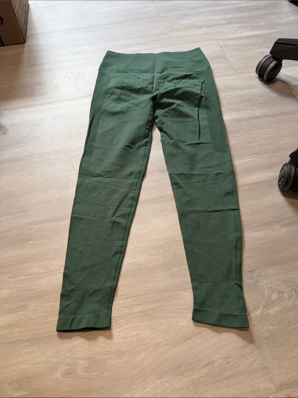 Green scrunched leggings size small